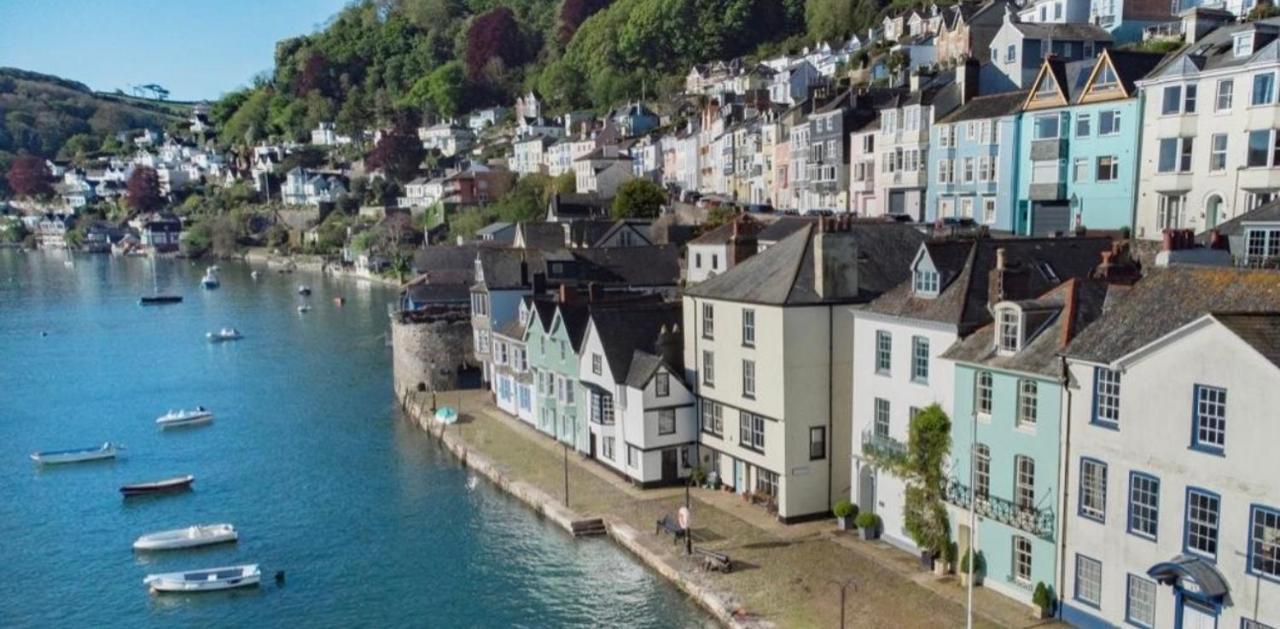 Nancie'S Place - Dartmouth Town Center With Private Parking - A Traditional Georgian Private Duplex Apartment - Beautifully Refurbished - Two Bedrooms, Bathroom, Kitchen And Lounge Diner Eksteriør billede