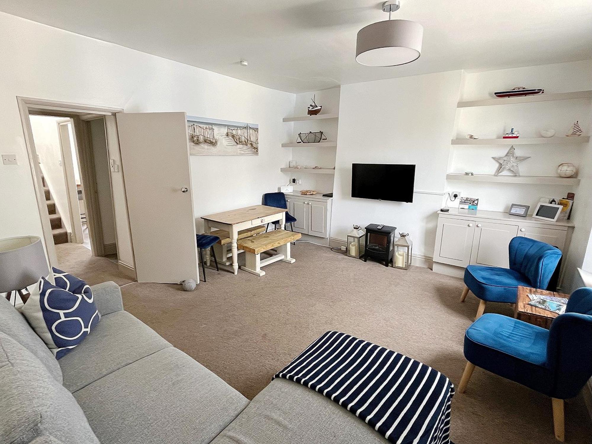 Nancie'S Place - Dartmouth Town Center With Private Parking - A Traditional Georgian Private Duplex Apartment - Beautifully Refurbished - Two Bedrooms, Bathroom, Kitchen And Lounge Diner Eksteriør billede