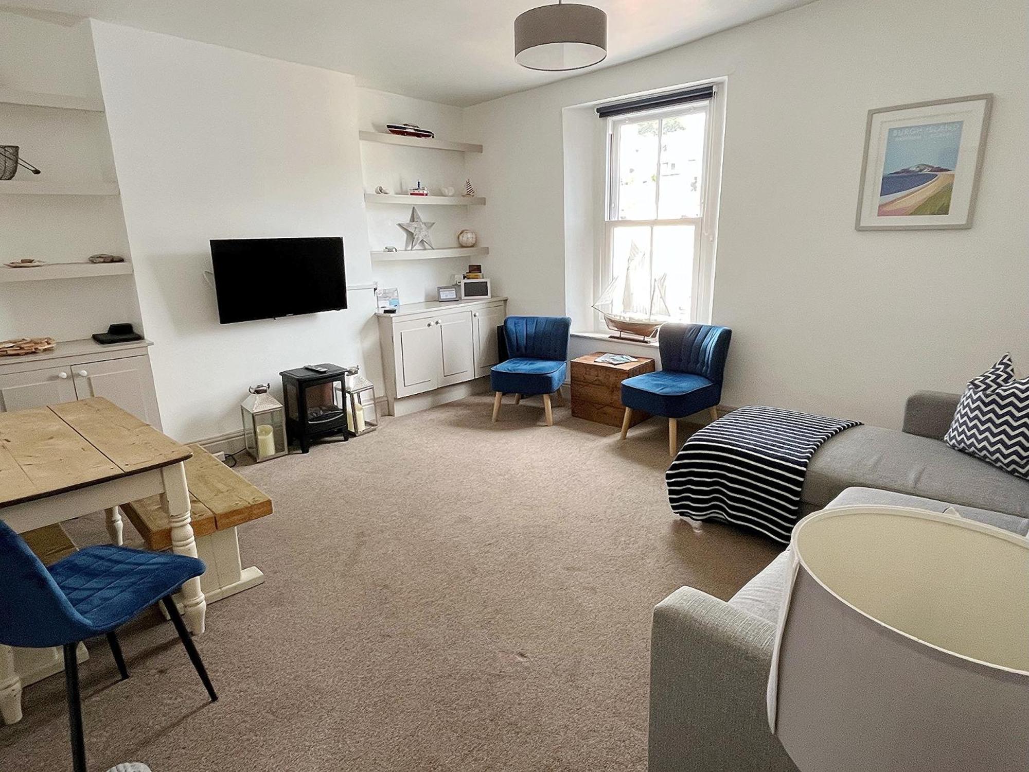 Nancie'S Place - Dartmouth Town Center With Private Parking - A Traditional Georgian Private Duplex Apartment - Beautifully Refurbished - Two Bedrooms, Bathroom, Kitchen And Lounge Diner Eksteriør billede