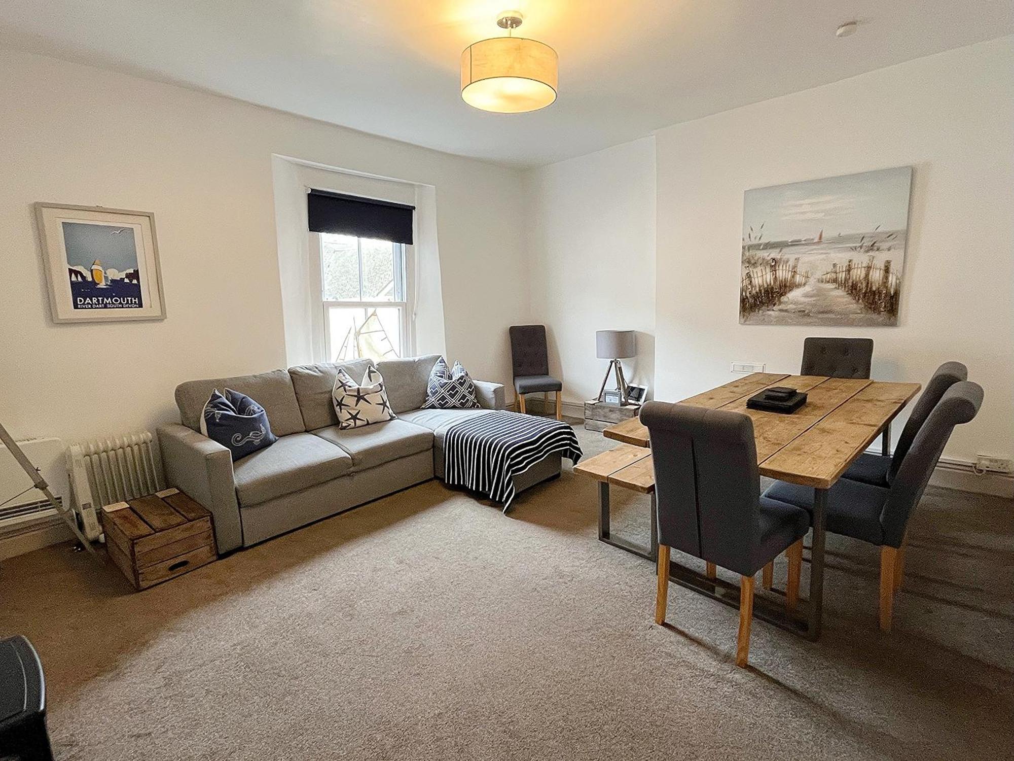 Nancie'S Place - Dartmouth Town Center With Private Parking - A Traditional Georgian Private Duplex Apartment - Beautifully Refurbished - Two Bedrooms, Bathroom, Kitchen And Lounge Diner Eksteriør billede