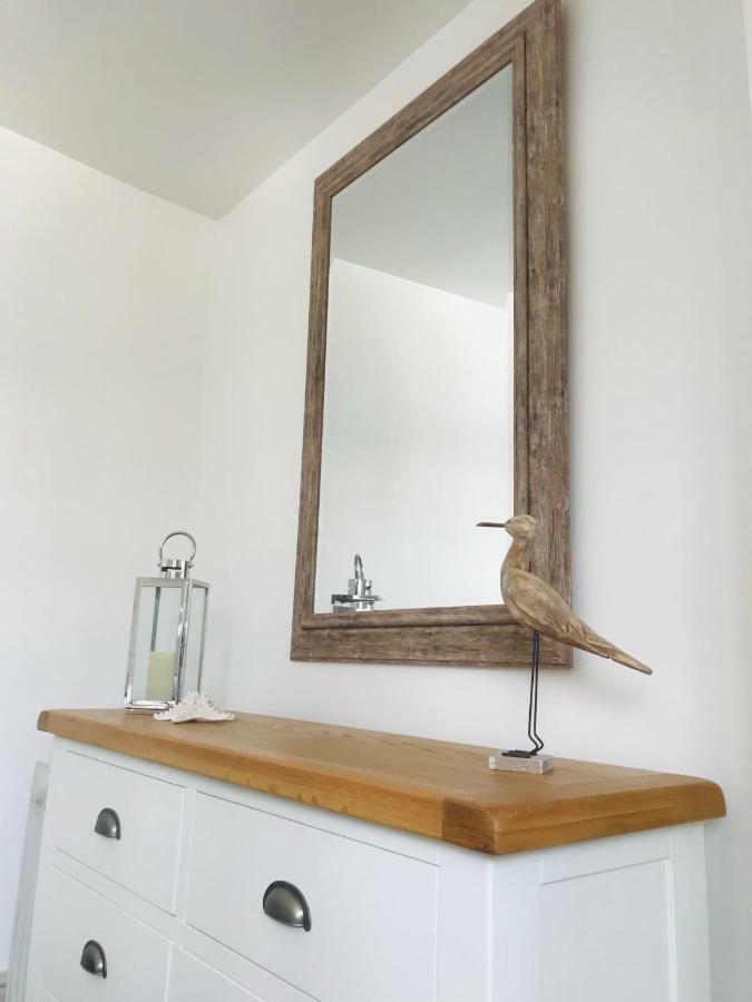 Nancie'S Place - Dartmouth Town Center With Private Parking - A Traditional Georgian Private Duplex Apartment - Beautifully Refurbished - Two Bedrooms, Bathroom, Kitchen And Lounge Diner Eksteriør billede